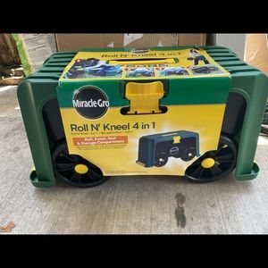 Miracle Grow Roll n Kneel 4 in one Garden Cart